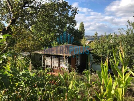 Chata 16 m² s pozemkem 300 m² | Zahrádkářská kolonie Třešňovka – Praha 9