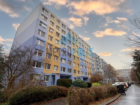 Stylový byt 3+1 po luxusní rekonstrukci – výhled do zeleně, lodžie, klid. Jarníkova 15, Chodov