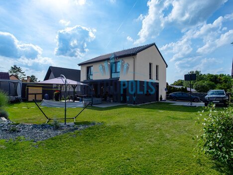 Luxusní novostavba 5+kk s wellness zázemím a špičkovým vybavením – Radonice, ul. Prchalova
