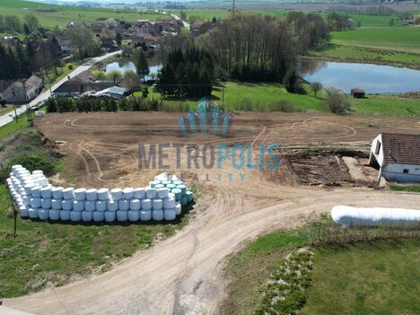 Prodej pozemkku v malebné obci Kňovice – 3026m²