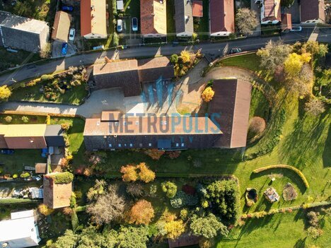 Reprezentativní venkovské sídlo po luxusní rekonstrukci s pozemky 80.115m2