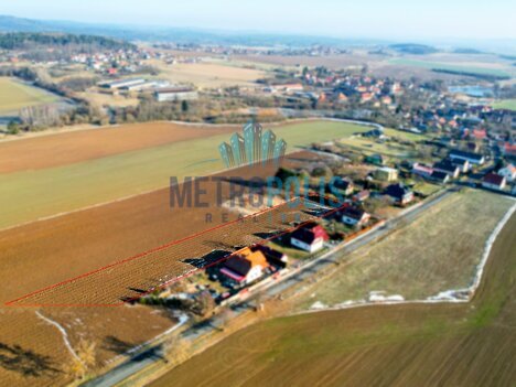 Prodej stavebního pozemku 3 789 m² – Pičín, okraj obce, investiční potenciál