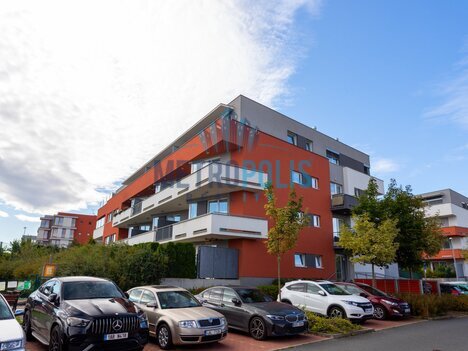 Prodej bytu 2+kk, 63 m², terasa, zahrádka, sklep, garáž – Pýchavková