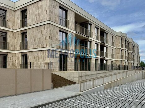 Moderní 1+kk s terasou, předzahrádkou a parkováním – novostavba 2025, Dřevčická ulice
