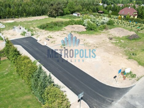 Stavební pozemek v Chýni – 1 240 m² s kompletními inženýrskými sítěmi