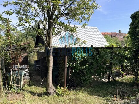 Prodej chaty se zahradou 636m² na betonovém základu – Praha 6, Suchdol