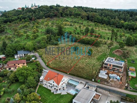 Výjimečná příležitost – rozlehlý stavební pozemek 2673 m² v Příbrami, přímo u Svaté Hory!